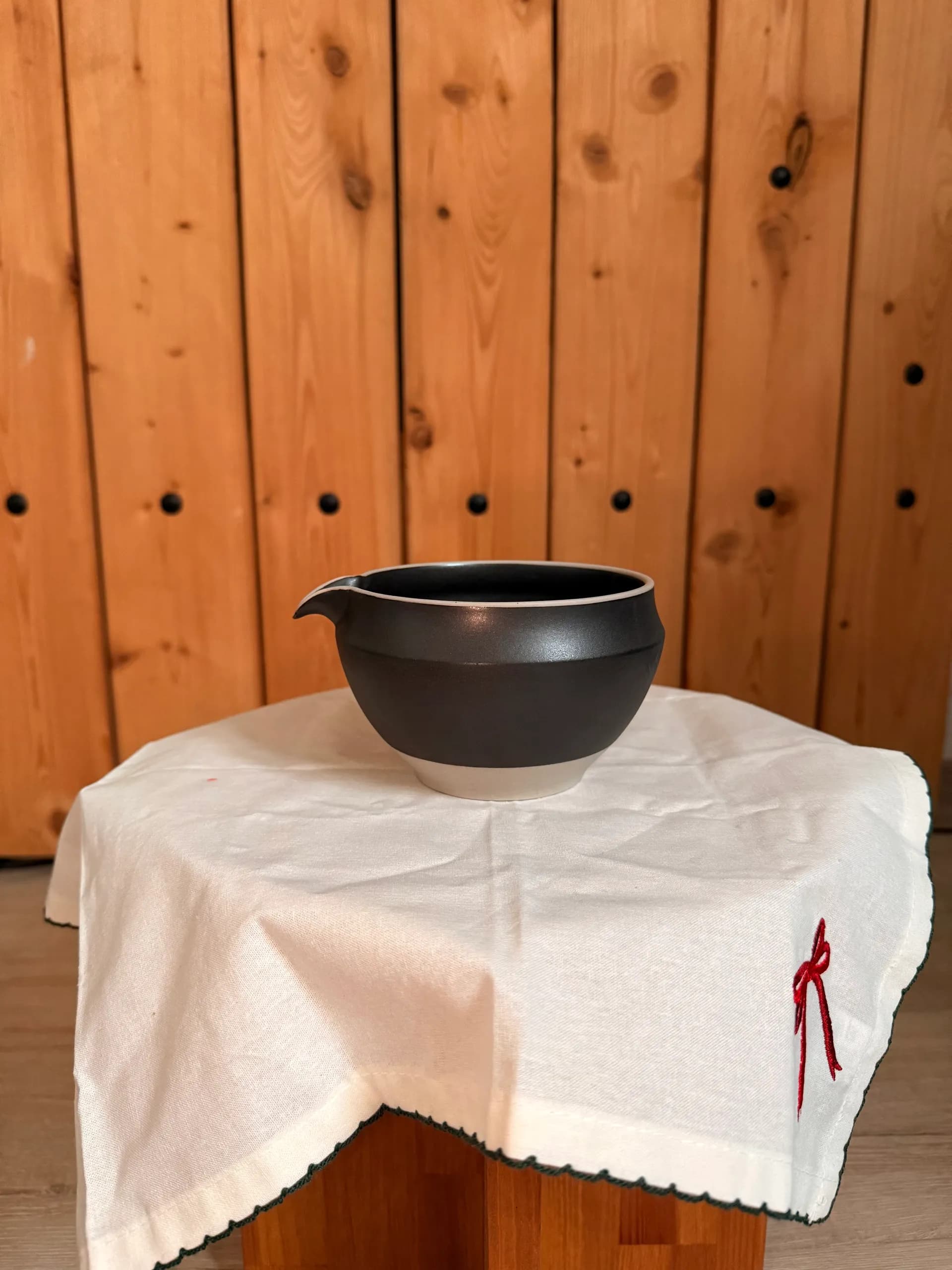 Černý Chawan s nalévátkem