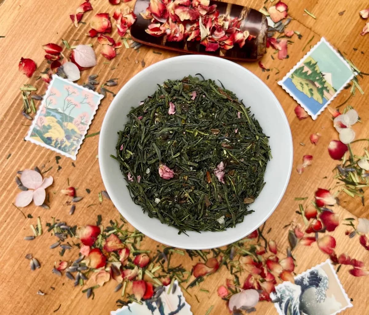 Sencha Sakura se slazenými lístky sakury